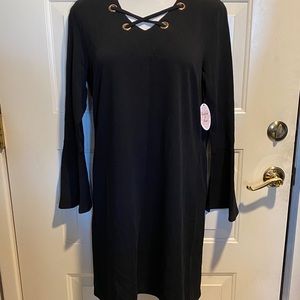 👗 Harlow & Rose Black LBD Bell Sleeve Dress 👗